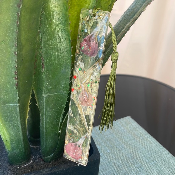 XMAS Handmade Pressed Flower Festive Holiday Bookmark size medium - Picture 6 of 9